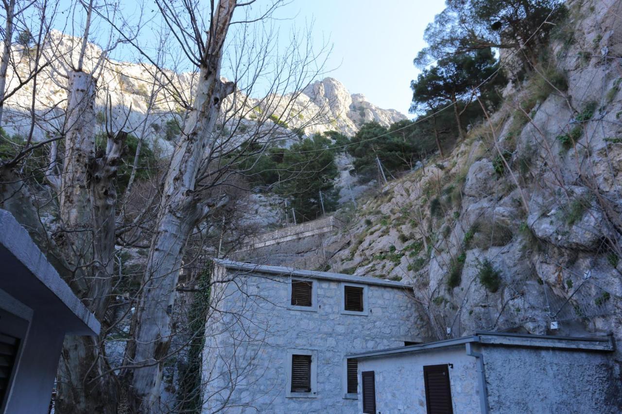 Apartments With A Parking Space Omis - 4327 Luaran gambar