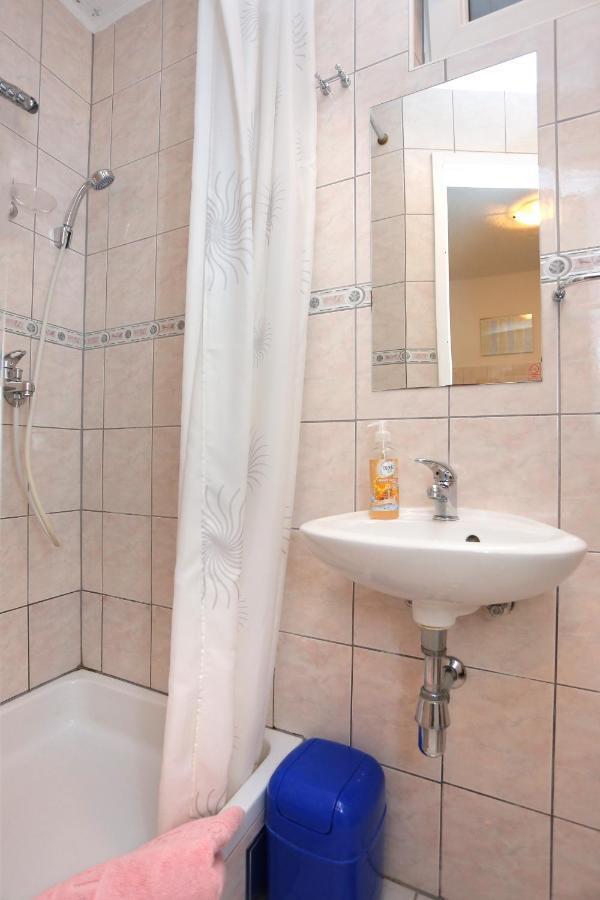 Apartments With A Parking Space Omis - 4327 Luaran gambar